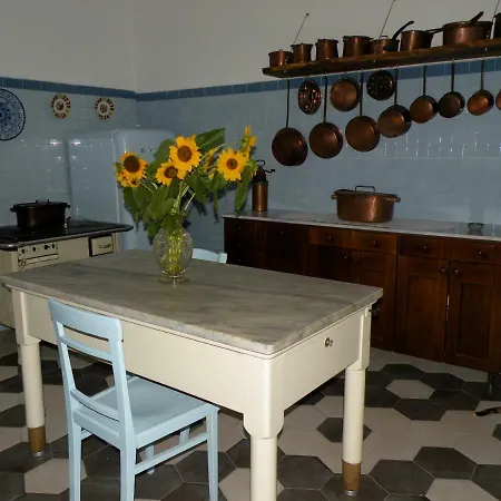 Adele לינה וארוחת בוקר וארסה